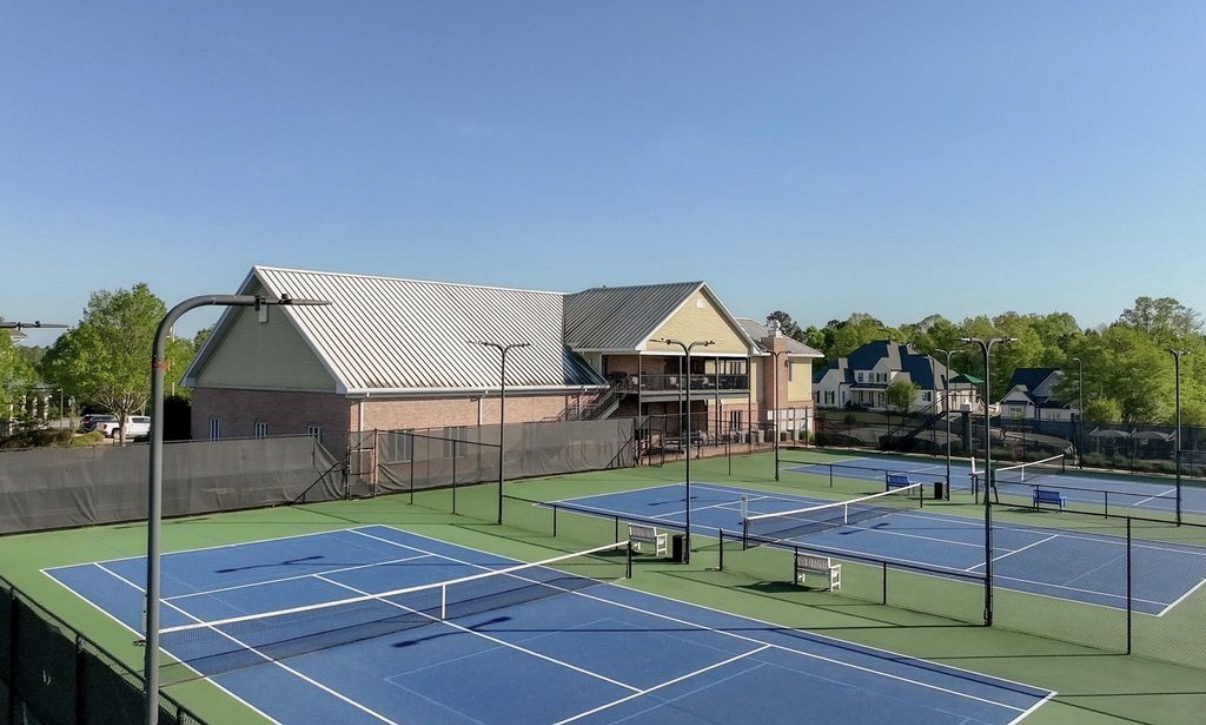 Chateau Elan community tennis courts and clubhouse