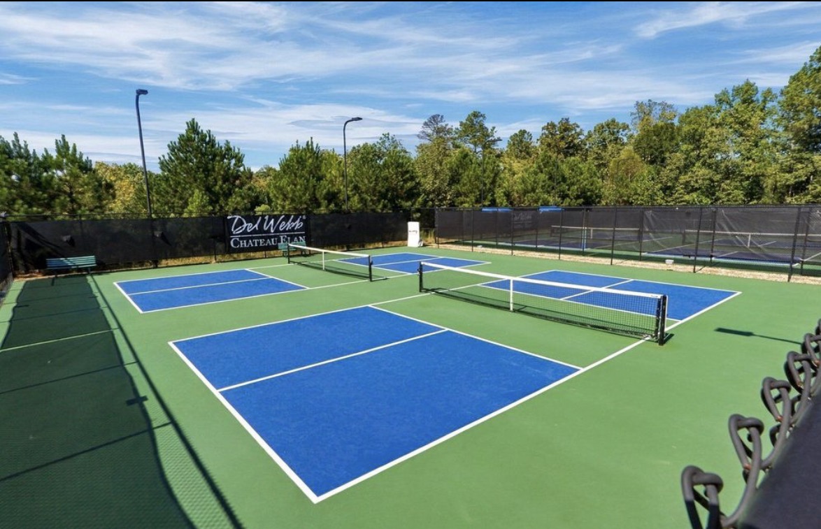 Pickleball and tennis courts at Del Webb Chateau Elan