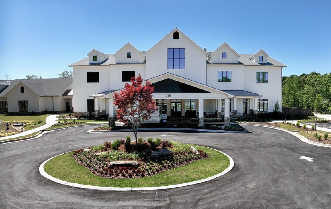 Club Cresswind clubhouse front entrance and circular drive