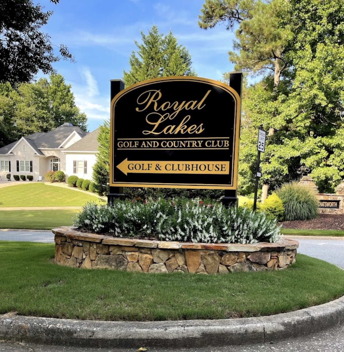 Royal Lakes Golf and Country Club sign pointing toward golf and the clubhouse