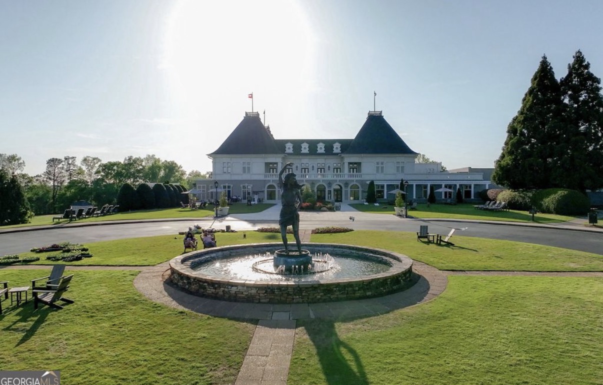Chateau Elan resort building with fountain and lawn